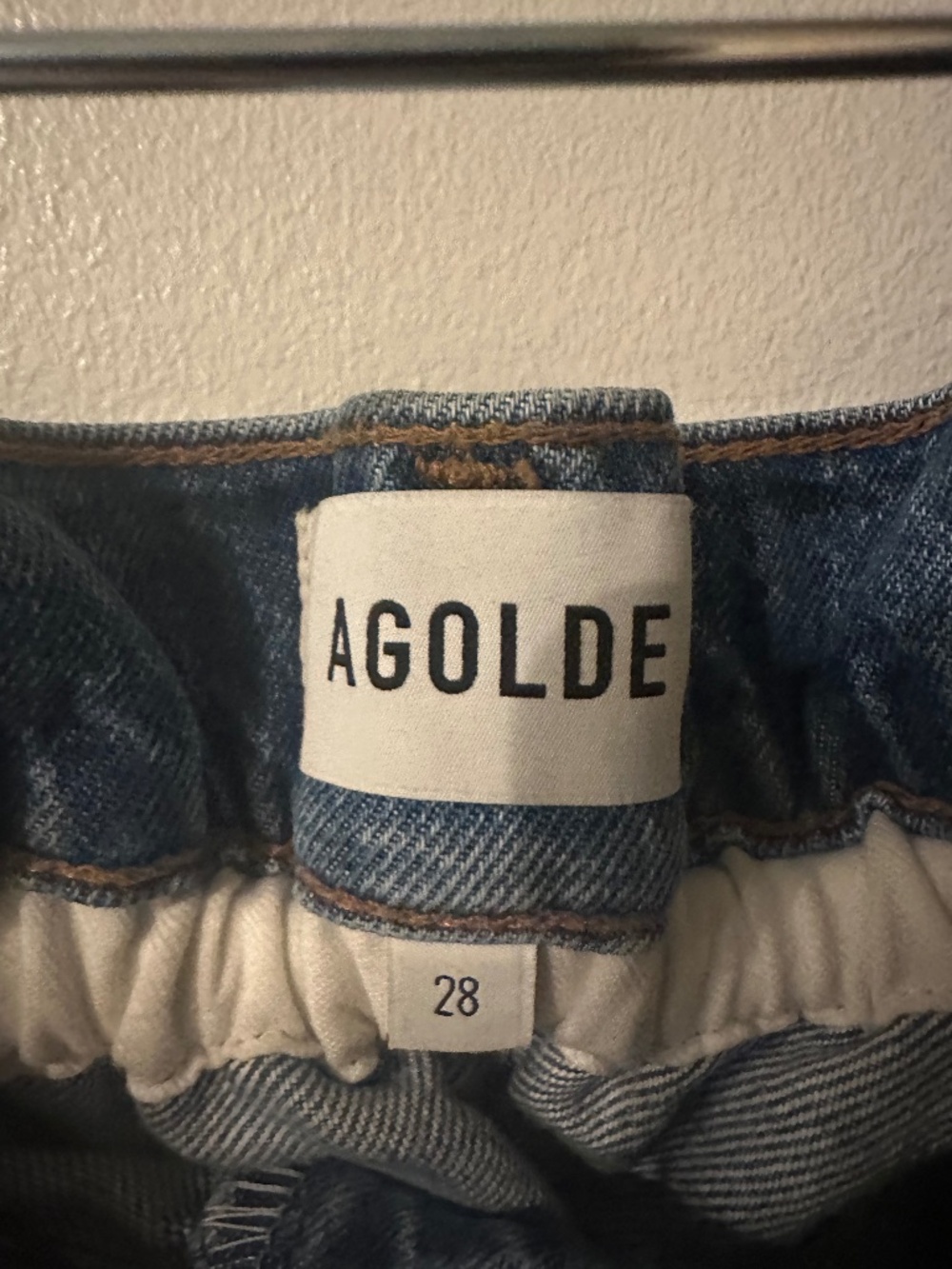 AGOLDE Lyonne Short Sz. 28 Color: Outbreak - Picture 6 of 11